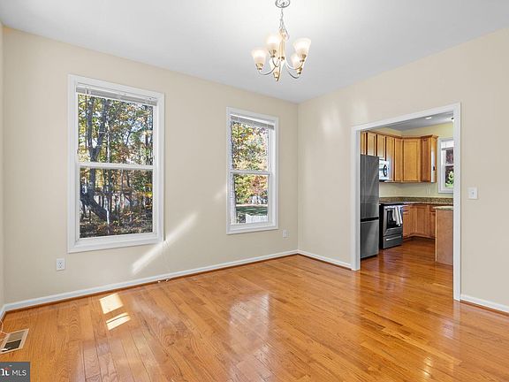 5th image of 10903 Thiel Ct