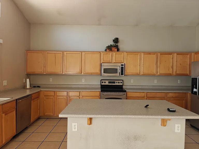8638 W Keim Dr — Photo 6