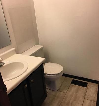 3rd image of 976 Gary Dr