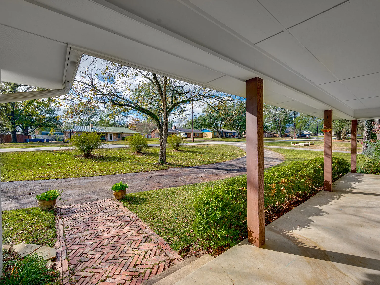 5 bed, 2630 sqft, $3,150 — Photo 2