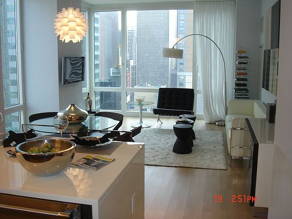 5th image of 247 W 46th St #1101