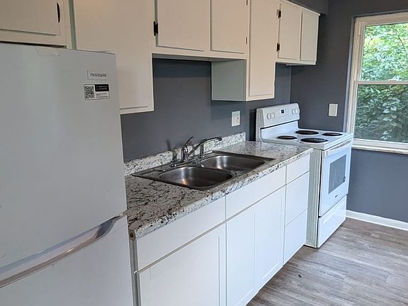 3rd image of 2825 Westknolls Ln APT 4