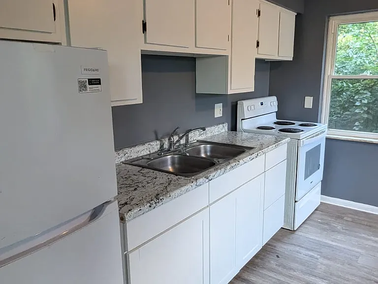 2825 Westknolls Ln #4 — Photo 3
