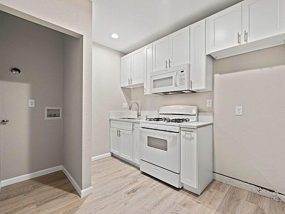 3rd image of 744 1/2 W Holguin St