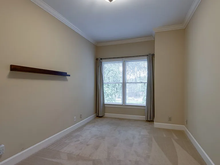 218 Boxmere Pl — Photo 13