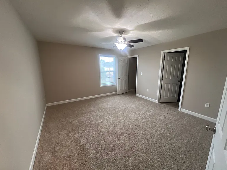 736 Village Creek Dr — Photo 14