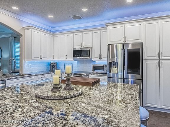 5th image of 351 Waterside Cir
