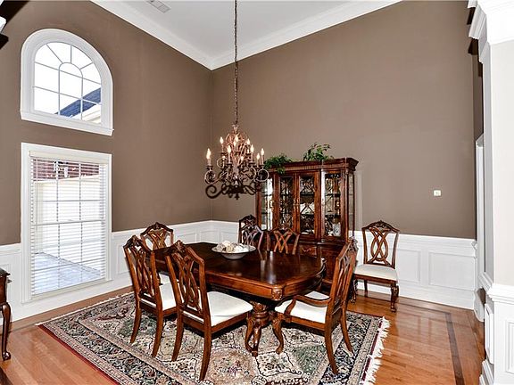 5th image of 2441 Floral Valley Dr