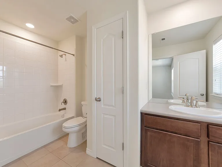 14776 Oslo Ave — Photo 13