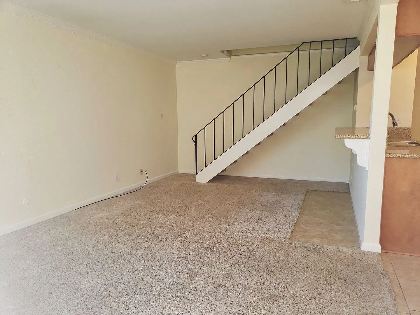 Updated Auburn Greens Townhouse Condo — Photo 2