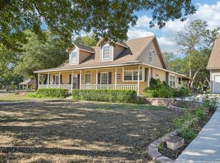 807 Eagle Creek Dr, Floresville, TX 78114