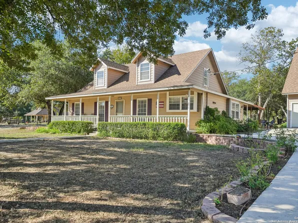 807 Eagle Creek, Floresville, TX 78114