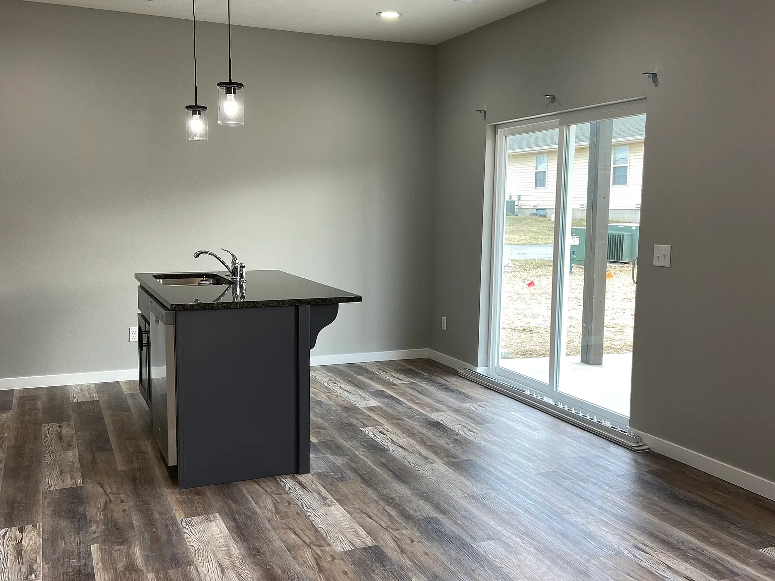 3 bed, 2.5 bath, 1310 sqft, $1,325 — Photo 3