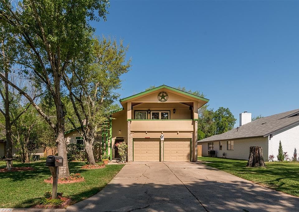 Beautiful 2 story home in Friendswood.