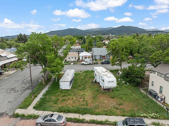 3rd image of 1545 Railroad Ave