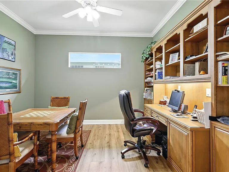 620 Bridgewater Ln SW — Photo 8