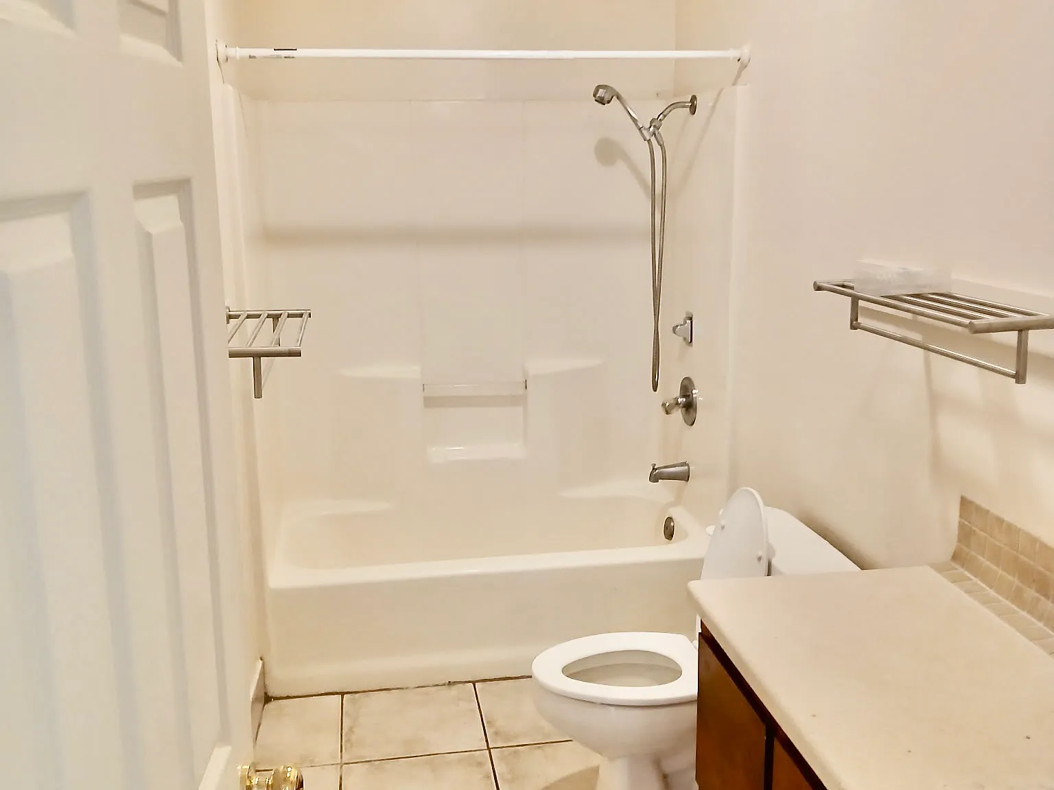 3 bed, 1100 sqft, $1,675 — Photo 2