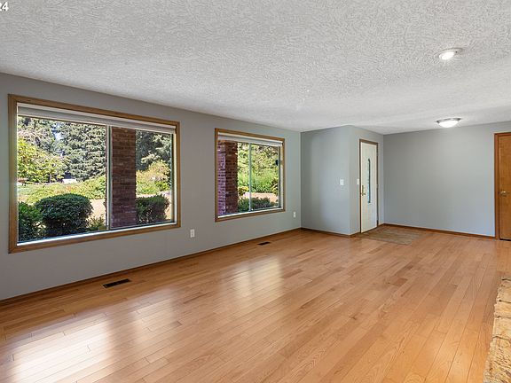 4th image of 10507 NE 157th Ave