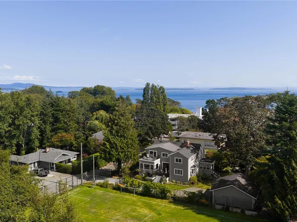 2655 Shady Ln, Oak Bay, BC V8R 6T6