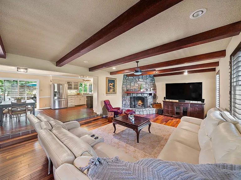 112 Leigh Cir — Photo 6