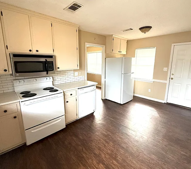 6265 Wares Ferry Rd — Photo 3