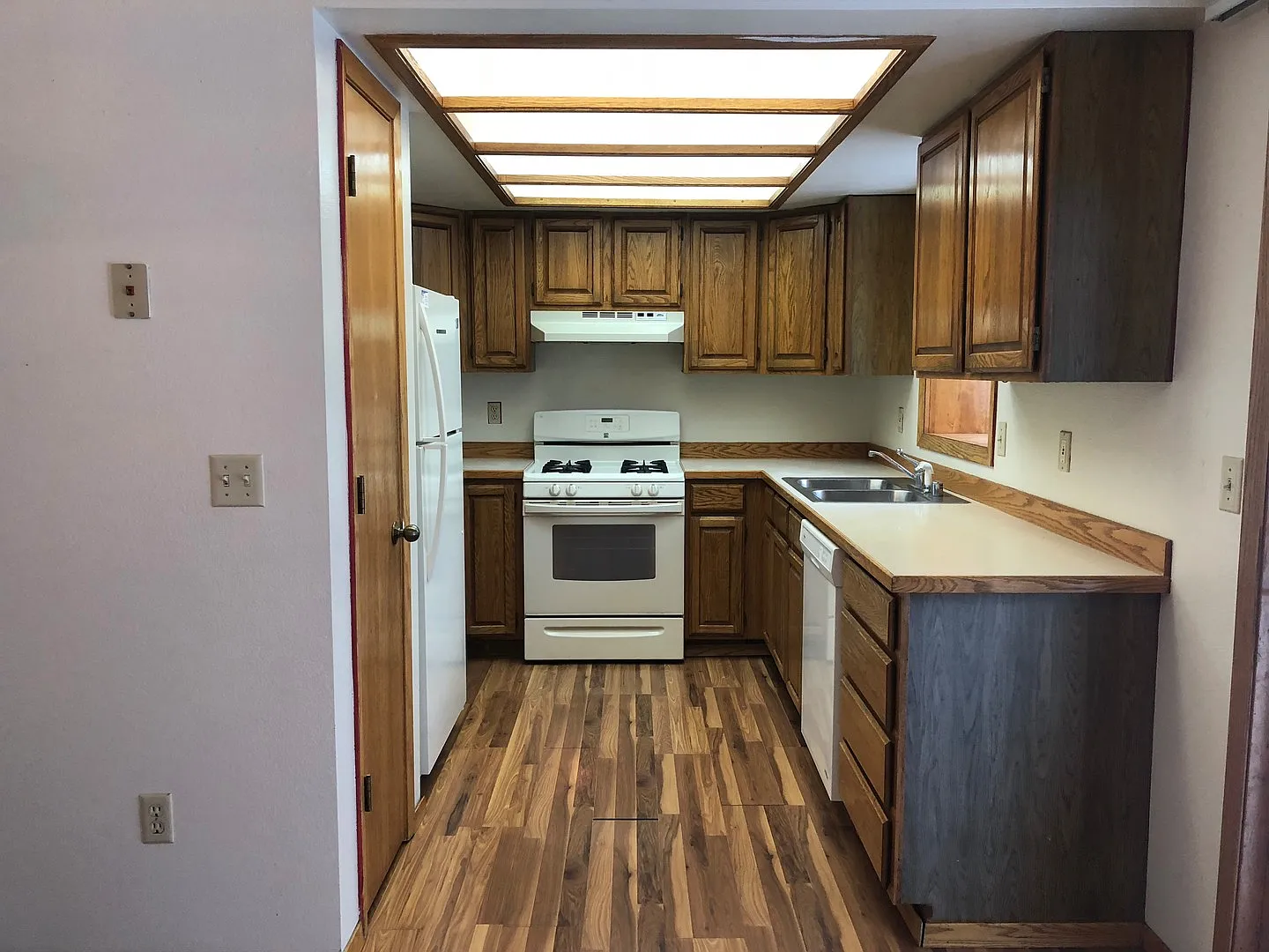 3BR, 2BA 2 story home w/finished daylight basement — Photo 2