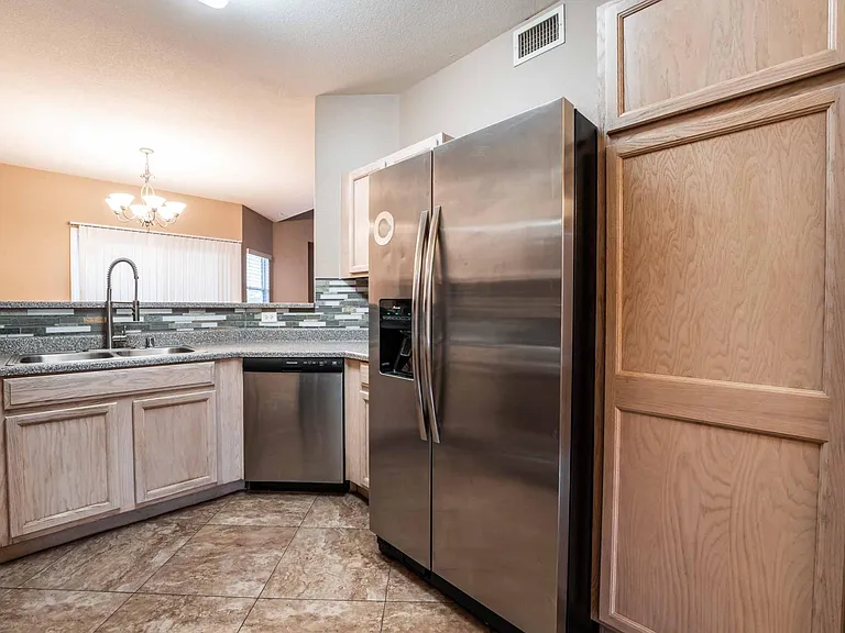 2000 Quartz Cliff St #104 — Photo 10