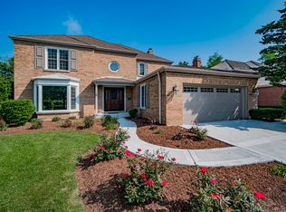 906 Red Fox Ln, Oak Brook, IL 60523
