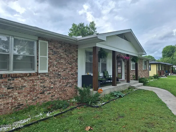 2043 S Grand Ave, Carthage, MO 64836