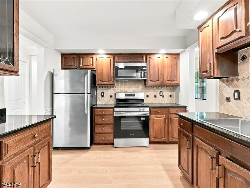 1 bed, 1.5 bath, $2,400 — Photo 4