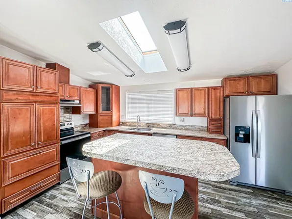 543 Lakeview Dr, Burbank, WA 99323