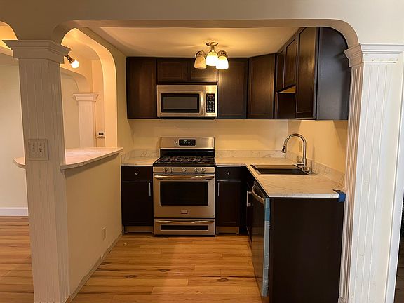 3rd image of 109 E Hollis St