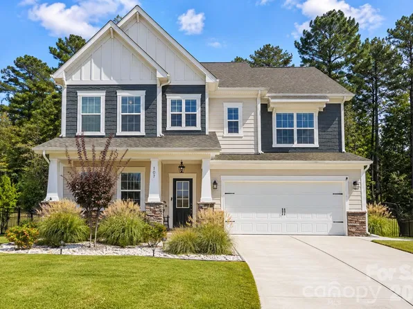 107 Hollywood Ct, Troutman, NC 28166