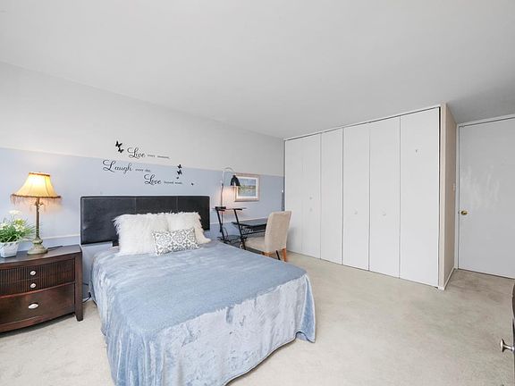 3rd image of 1440 E 55th St #927