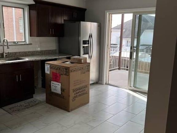 2nd image of 12 Altamont Pl