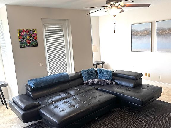 3rd image of 832 Bay St NE Unit 3