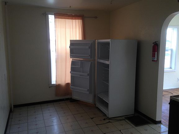 4th image of 204 S 10th St APT 6