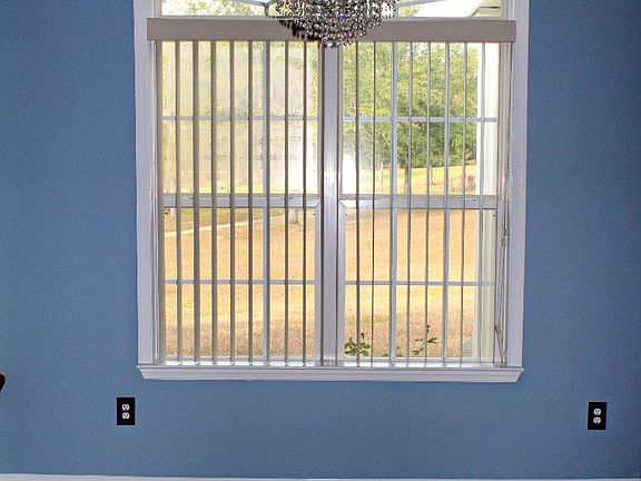 3rd image of 211 NE North Reagan Ct