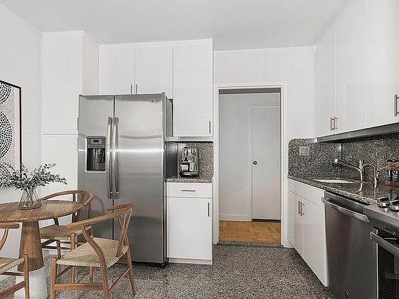4th image of 300 E 56th St APT 27L
