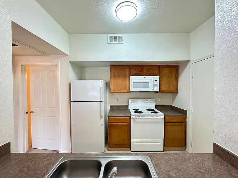 9620 W Russell Rd #1130 — Photo 3
