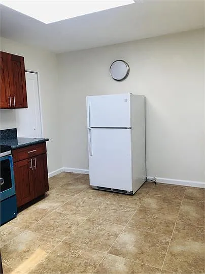 1374 Hooli Circle - 3 — Photo 4
