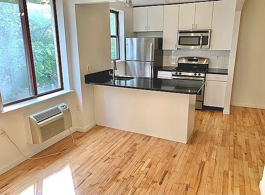 2nd image of 190 E 7th St APT 514