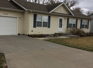 2108 Knox Cir, Manhattan, KS 66502
