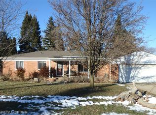 3522 Lorena Dr, Waterford, MI 48329