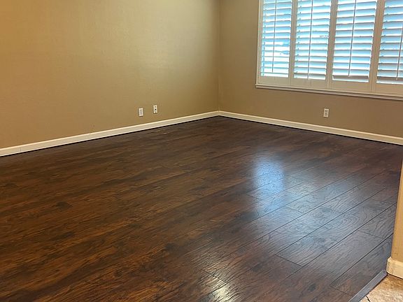 5th image of 930 Belle Ct