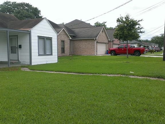 2nd image of 206 E 1st St