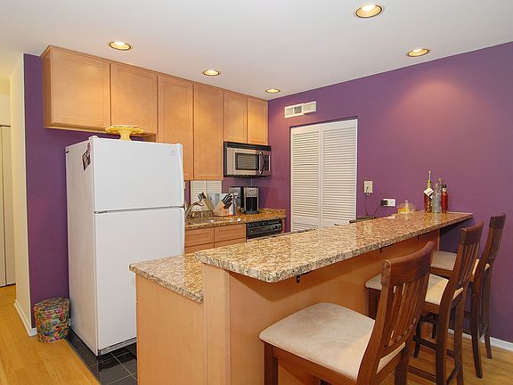 5th image of 1100 W Cornelia Ave APT 127