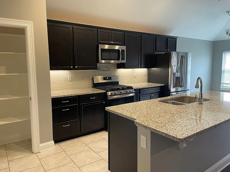 4001 False River Dr — Photo 3