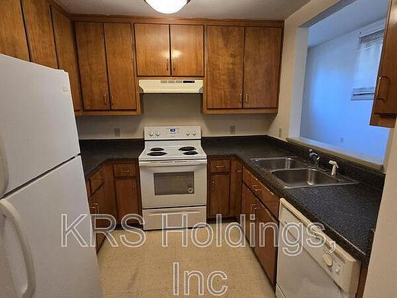 2nd image of 631 W Washington St