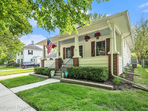 74 Smith St, Mount Clemens, MI 48043